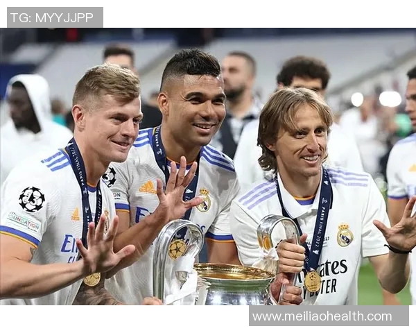 克罗斯:从中场指挥官到足球传奇的辉煌历程与成就解析 克罗斯:从中场指挥官到足球传奇的辉煌历程与成就解析