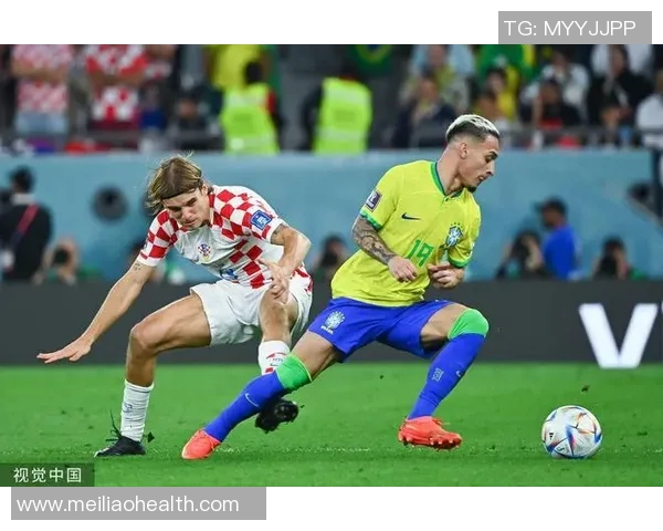 内马尔与莫德里奇对决解析足球场上的技术与智慧之争 内马尔与莫德里奇对决解析足球场上的技术与智慧之争